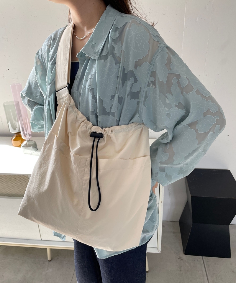 口袋束繩單肩袋