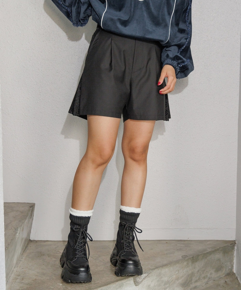 側蕾絲開衩短褲