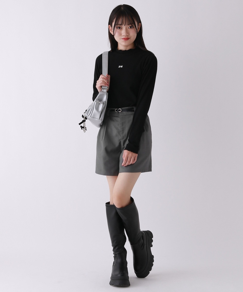 硬挺材質附腰帶休閒短褲