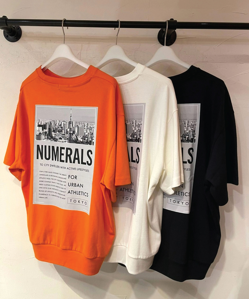 【NUMERALS】背風景圖案T恤