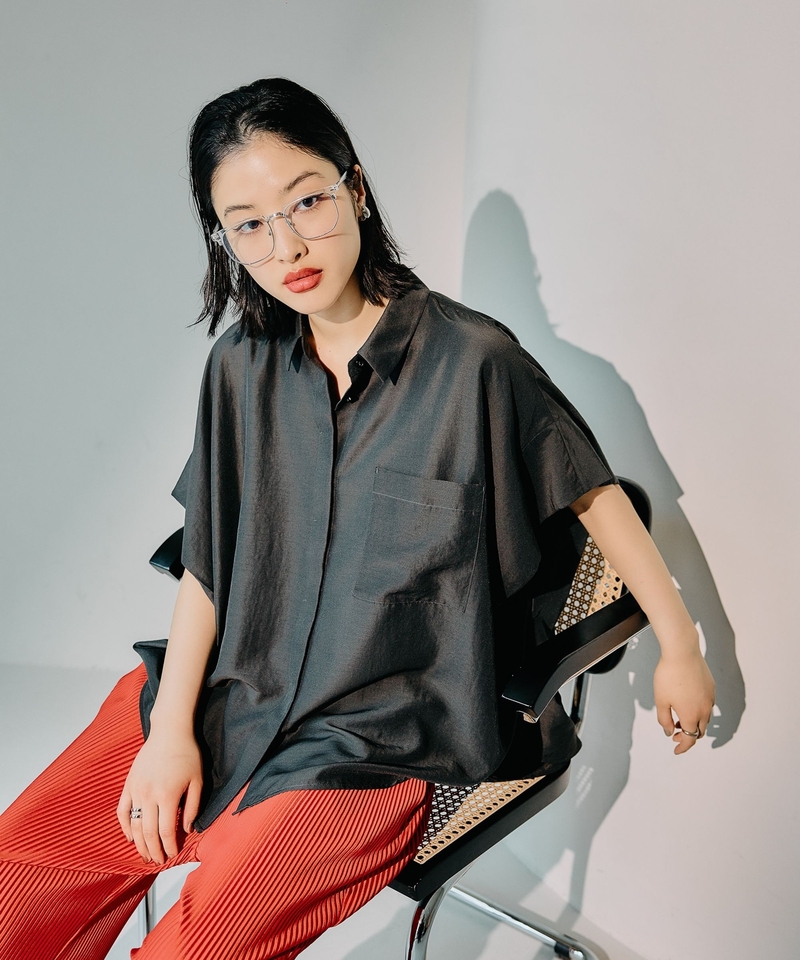 清爽俐落五分袖斗篷襯衫