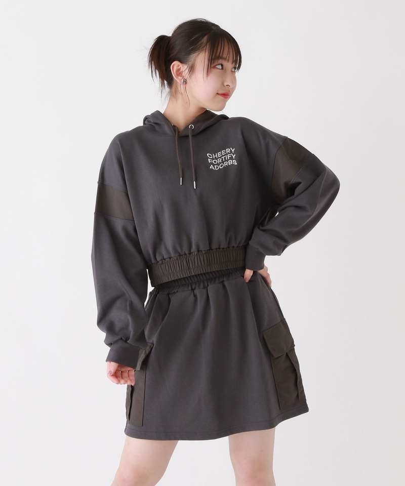 休閒拼色連帽上衣與運動褲裙二件式